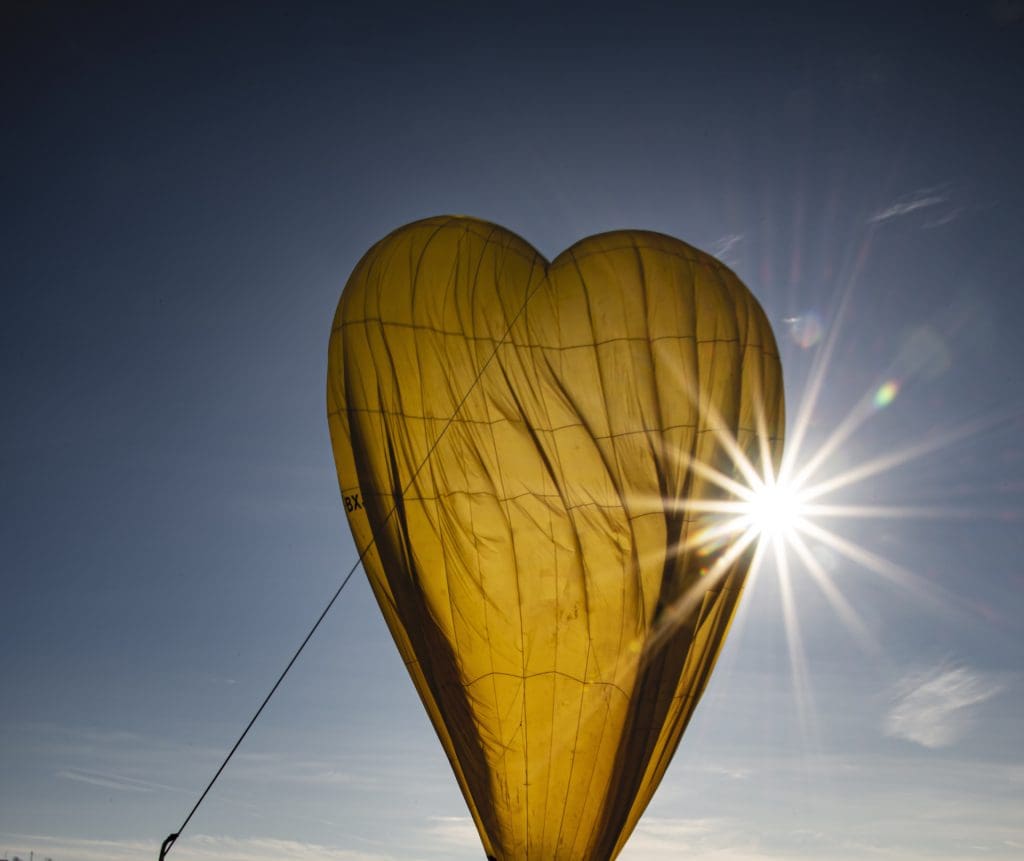 mongolfiera al tramonto